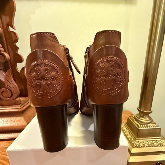 Tory Burch Colton 85MM Almond Brown Leather 3.25”Heel Booties Size 5 MSRP $495 - Picture 10 of 13